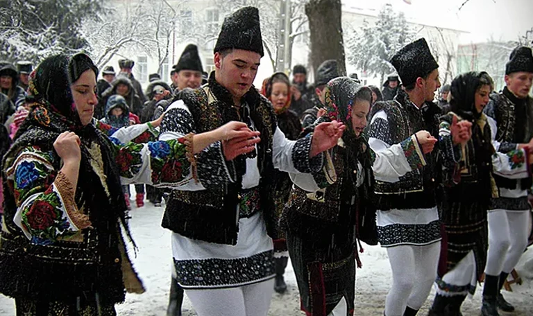 Costumele tradiționale din Bucovina